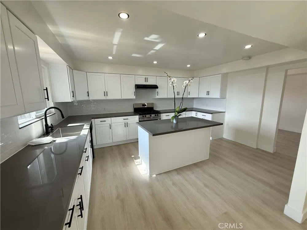 564 W Macarthur #3 San Pedro, CA 90731