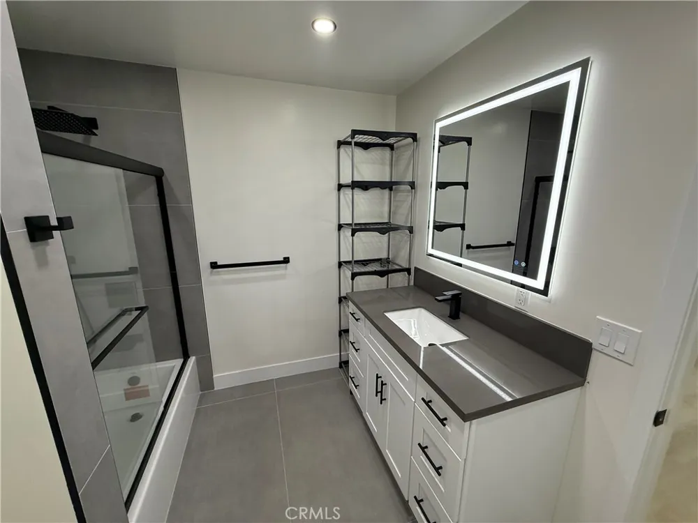 564 W Macarthur #3 San Pedro, CA 90731