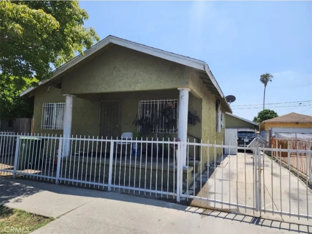 222 E Century Los Angeles, CA 90003