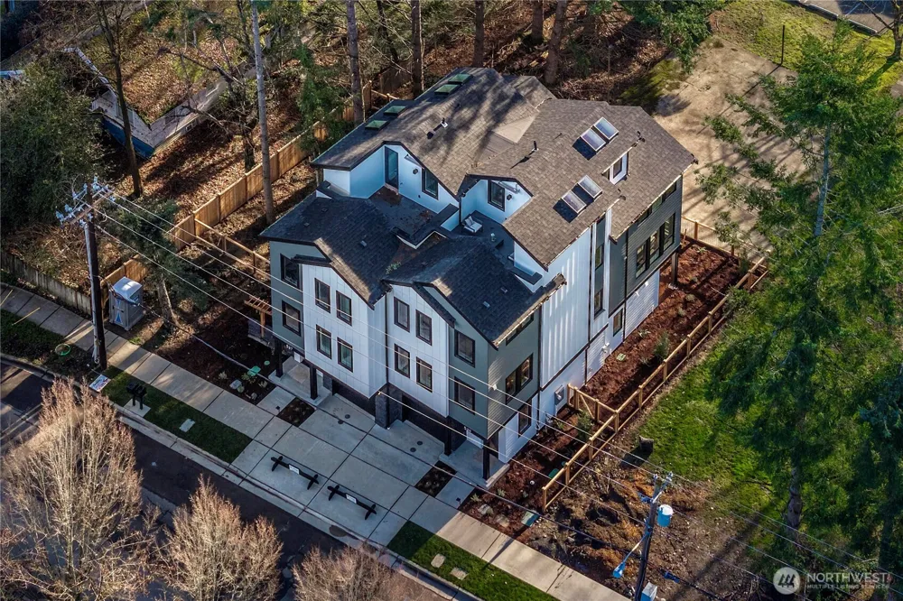 537 NW Juniper Street Issaquah, WA 98027