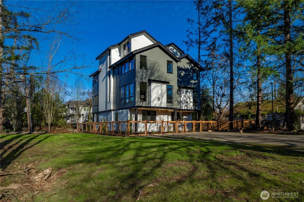 537 NW Juniper Street Issaquah, WA 98027