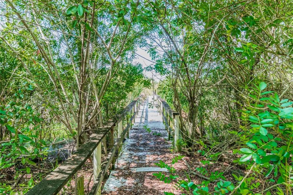 1758 LAND O LAKES BOULEVARD Lutz, FL 33549