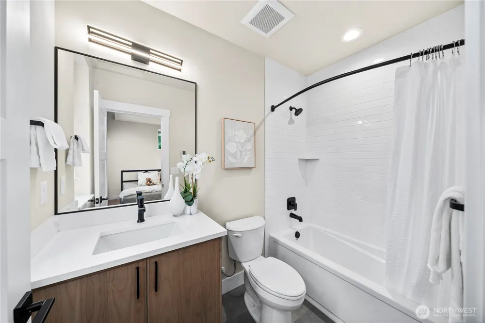 539 NW Juniper Street Issaquah, WA 98027