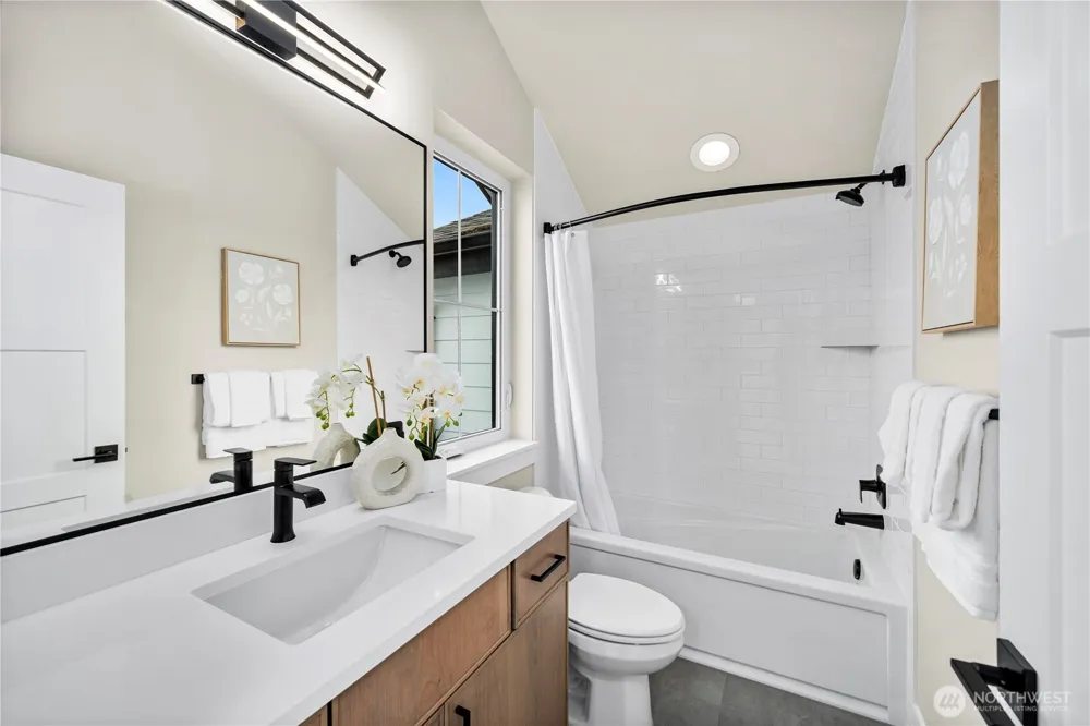 539 NW Juniper Street Issaquah, WA 98027