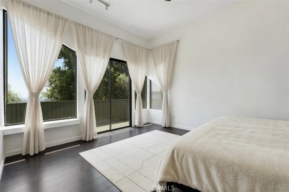 8742 Azul West Hills, CA 91304