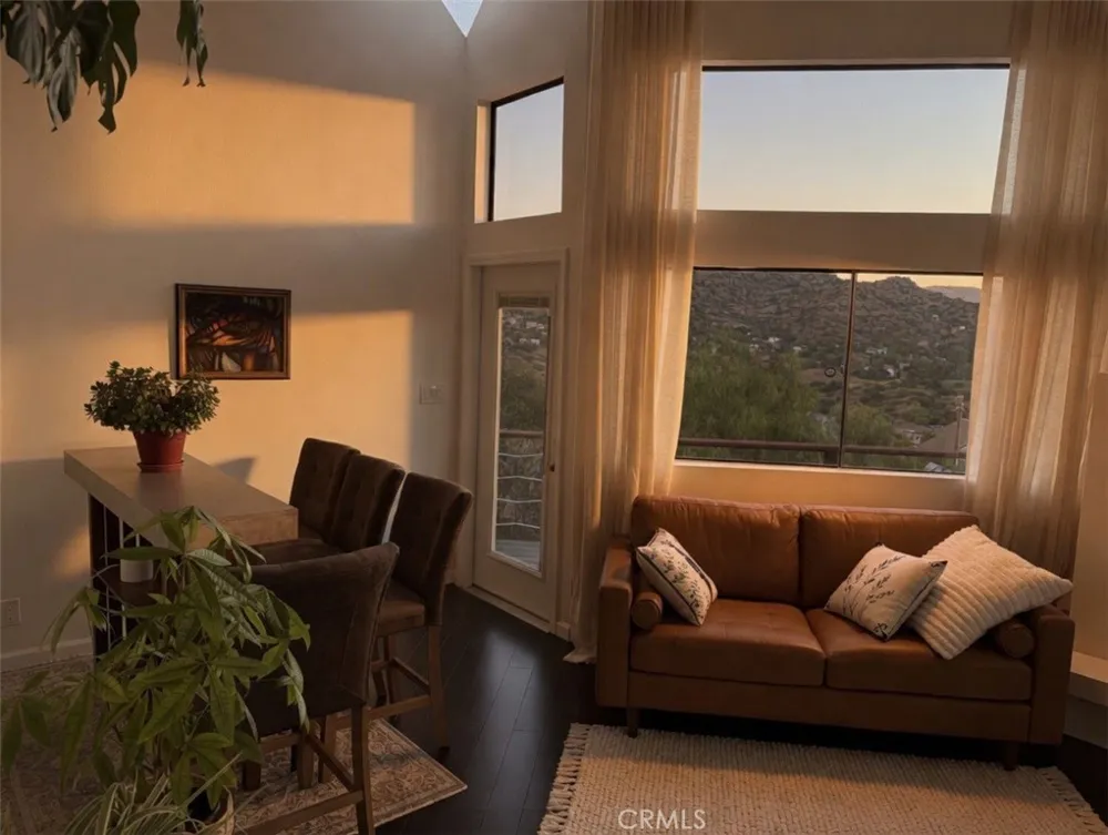 8742 Azul West Hills, CA 91304