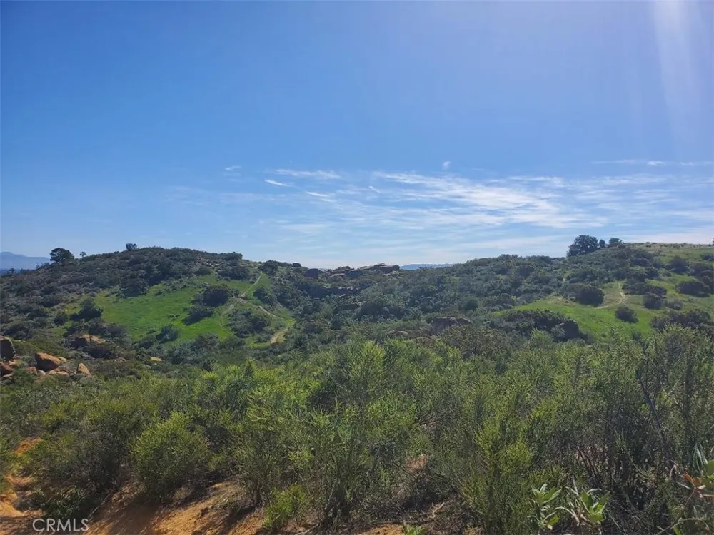 8742 Azul West Hills, CA 91304