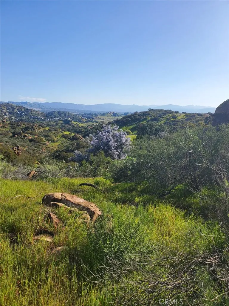 8742 Azul West Hills, CA 91304