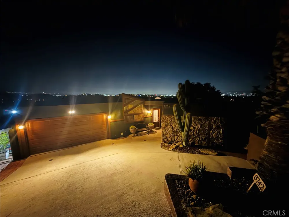 8742 Azul West Hills, CA 91304