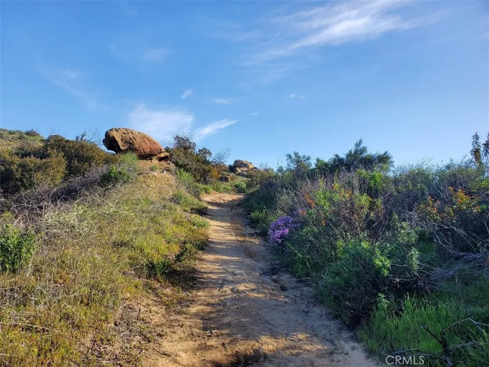 8742 Azul West Hills, CA 91304