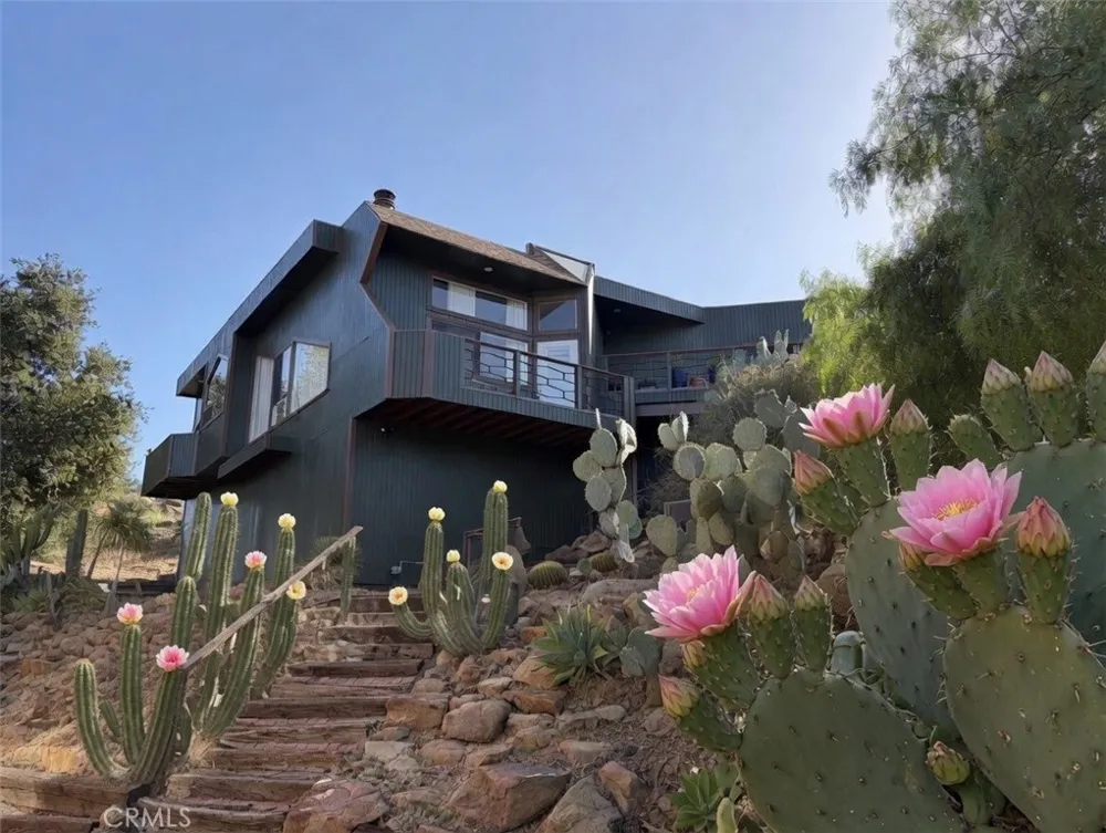 8742 Azul West Hills, CA 91304