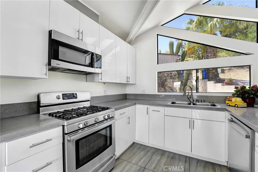 8742 Azul West Hills, CA 91304