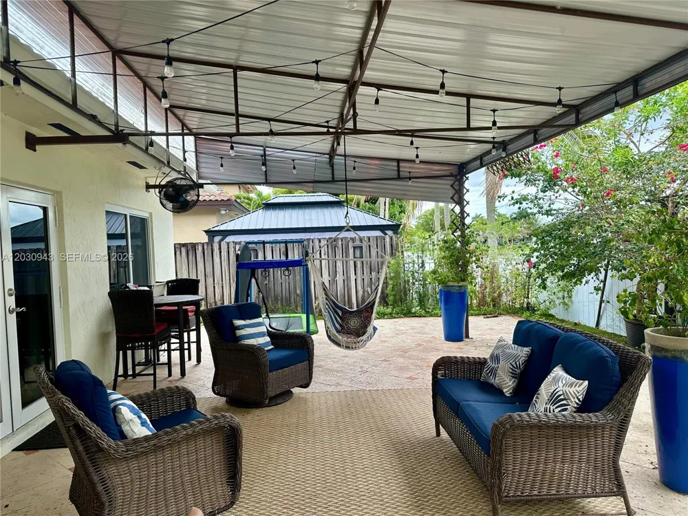 15490 SW 10th St Miami, FL 33194