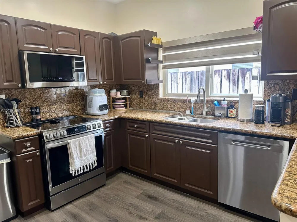 15490 SW 10th St Miami, FL 33194