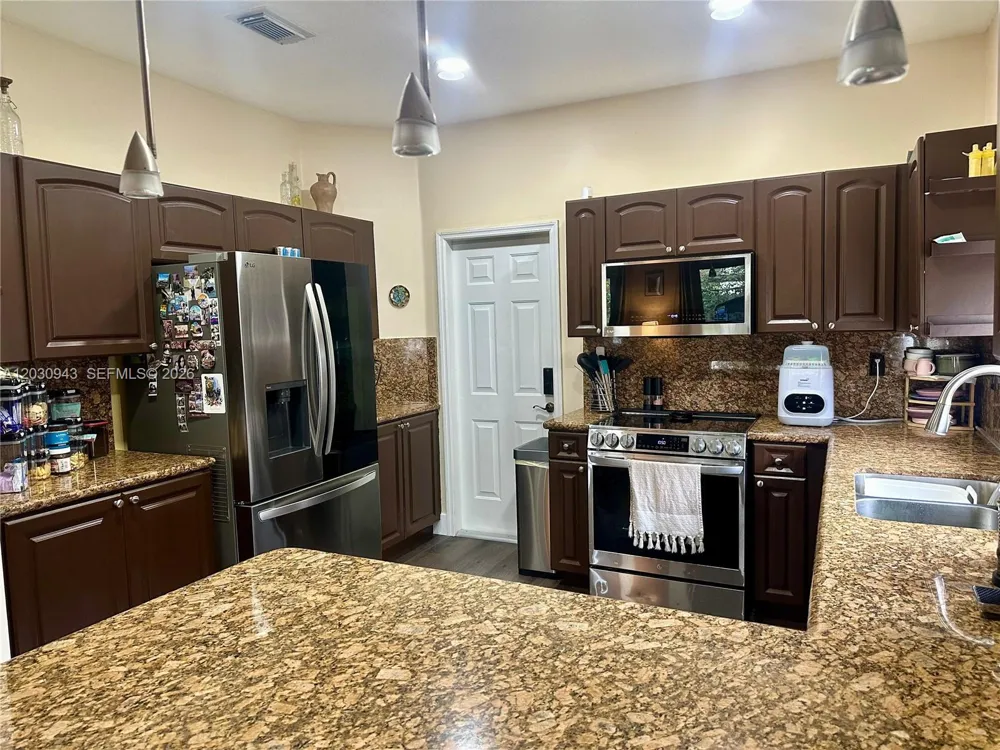 15490 SW 10th St Miami, FL 33194