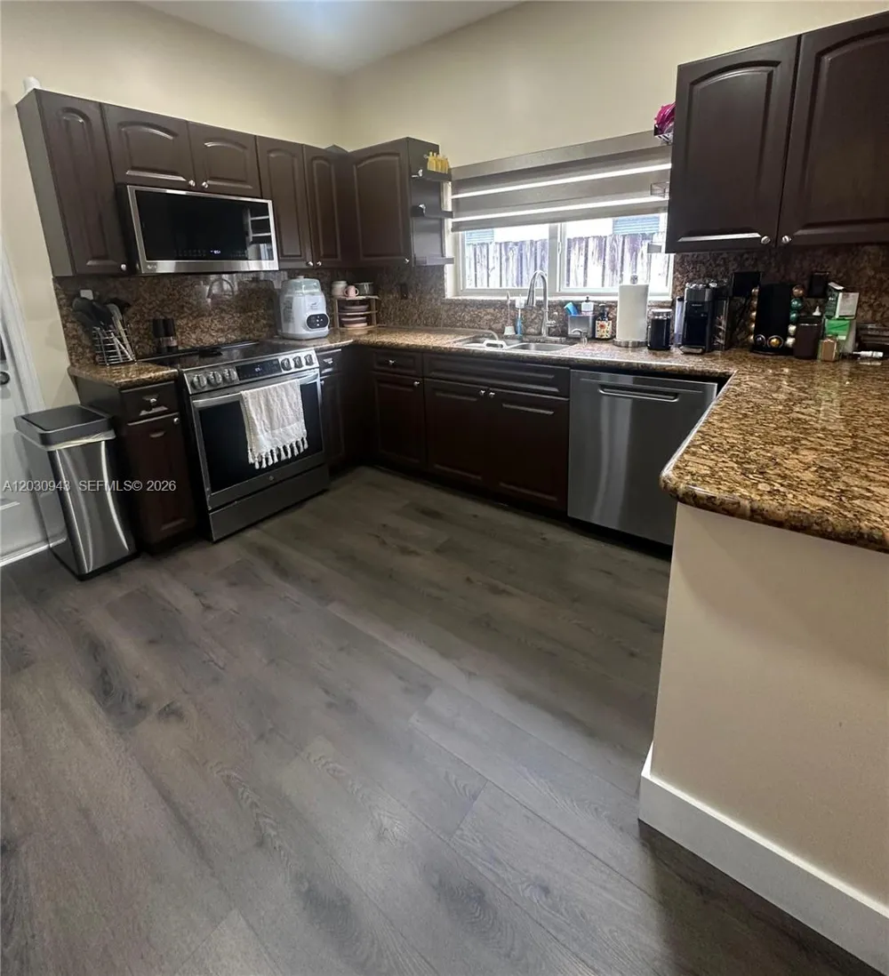 15490 SW 10th St Miami, FL 33194