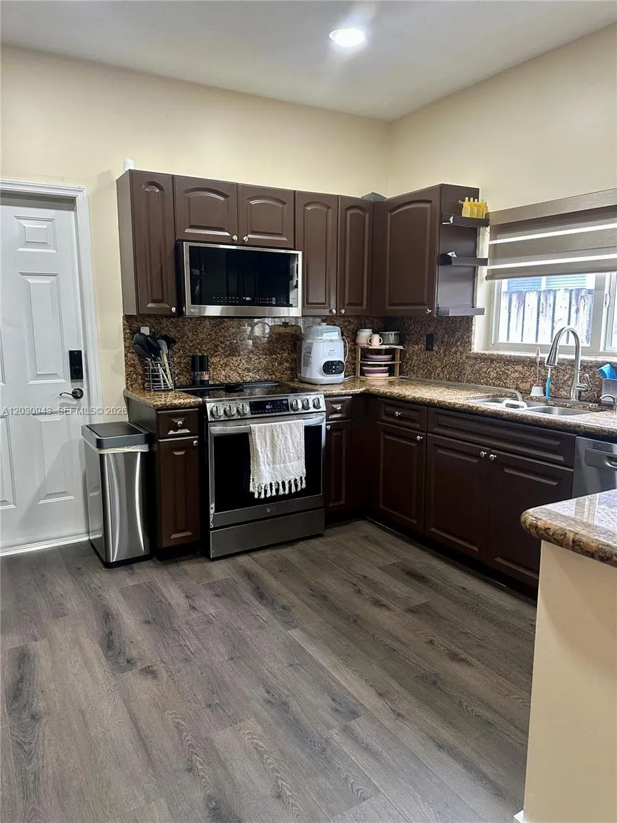 15490 SW 10th St Miami, FL 33194