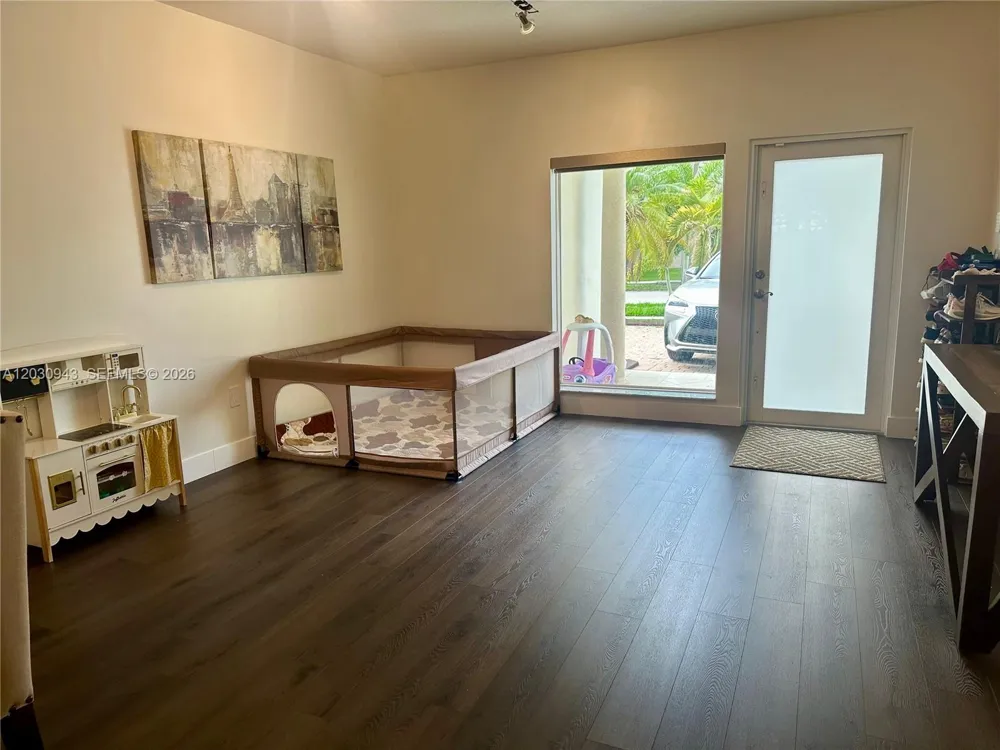 15490 SW 10th St Miami, FL 33194