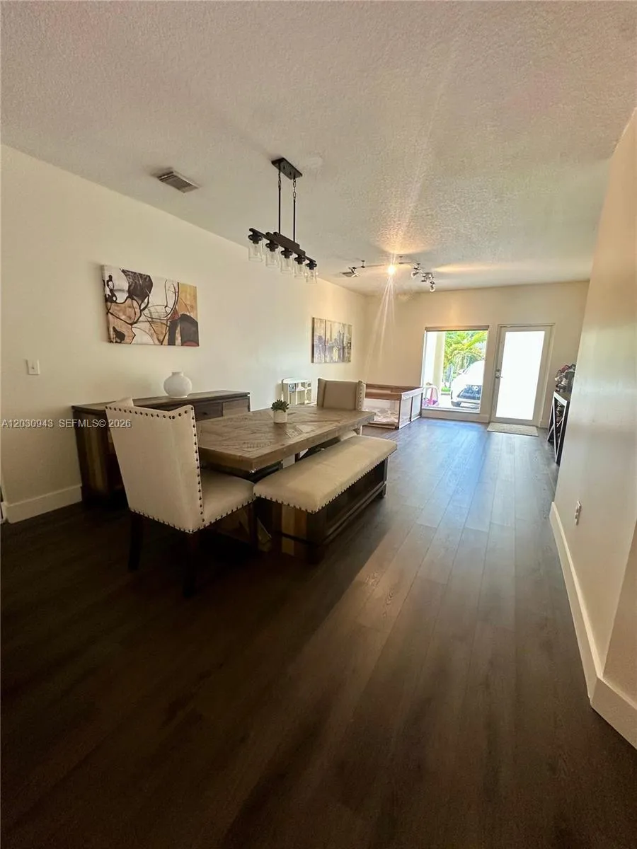 15490 SW 10th St Miami, FL 33194
