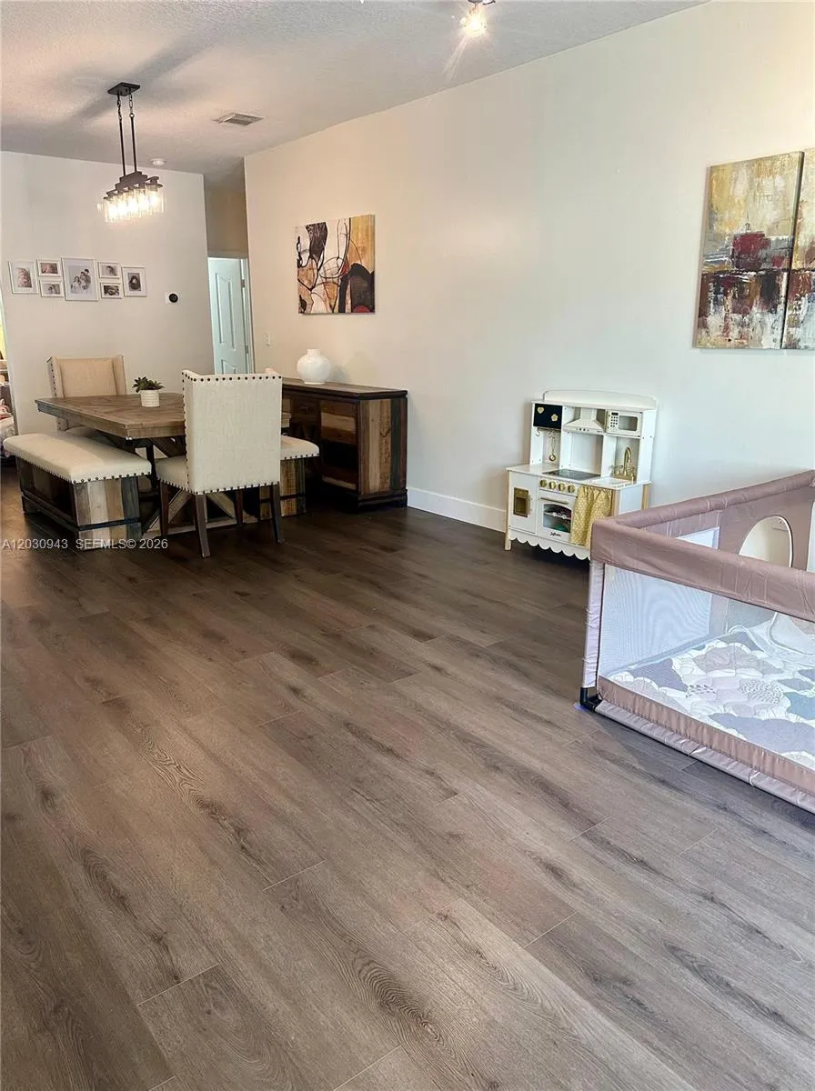 15490 SW 10th St Miami, FL 33194