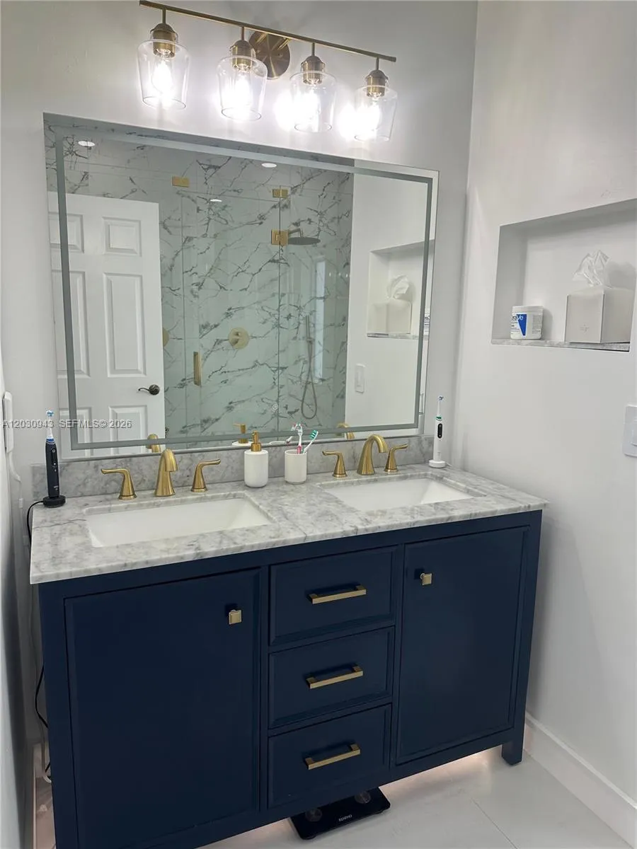 15490 SW 10th St Miami, FL 33194