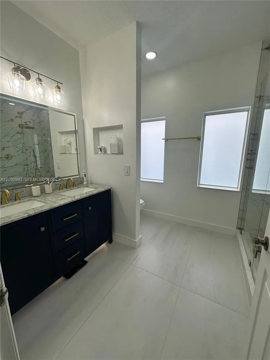 15490 SW 10th St Miami, FL 33194