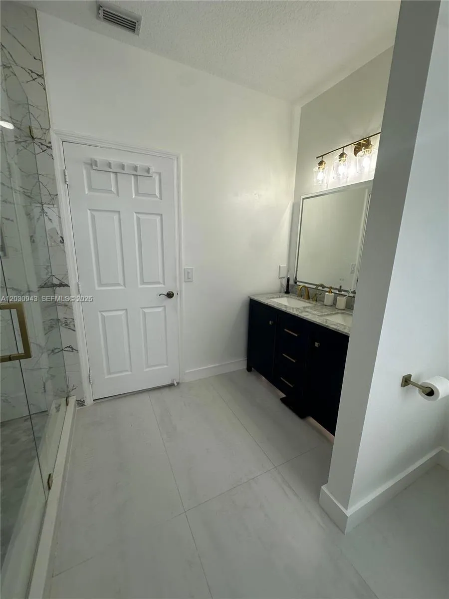 15490 SW 10th St Miami, FL 33194