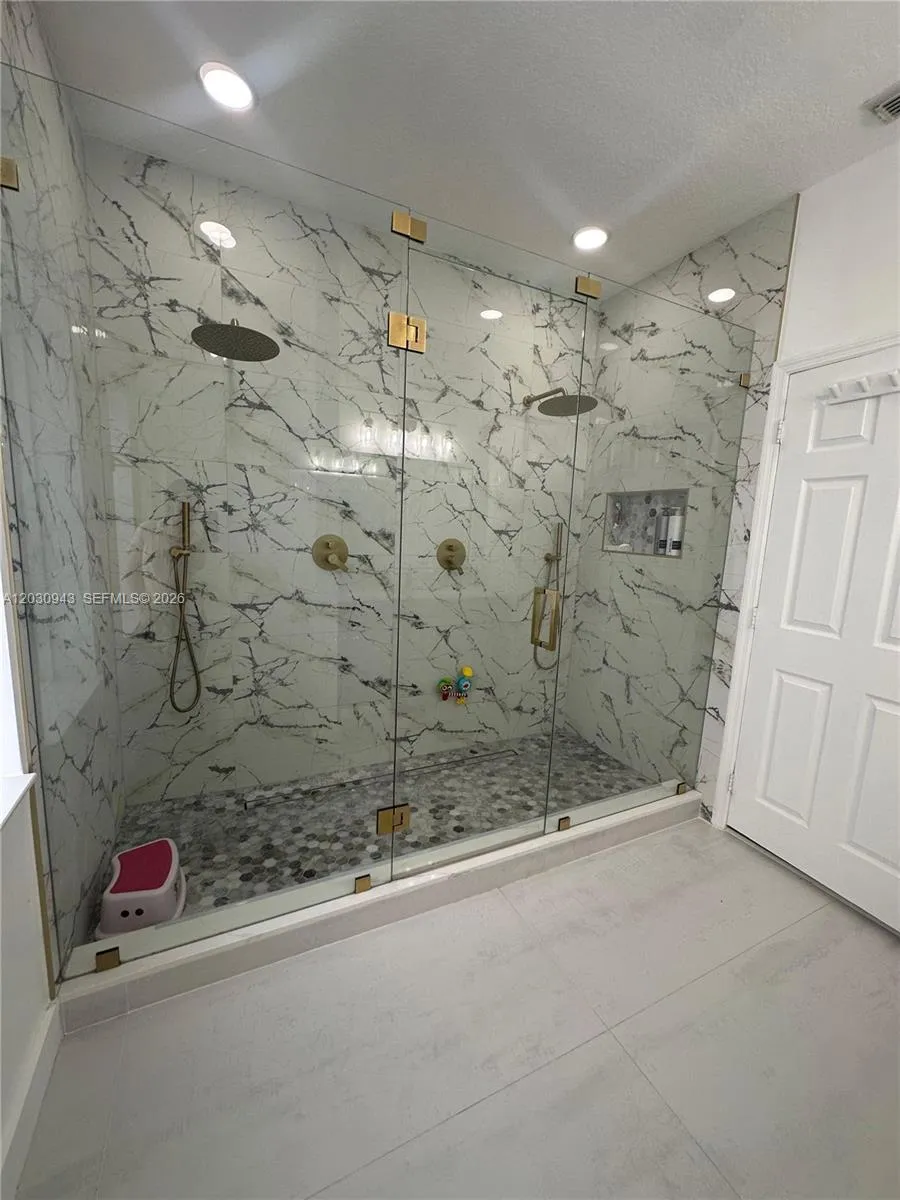 15490 SW 10th St Miami, FL 33194