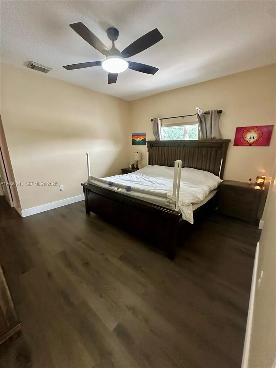 15490 SW 10th St Miami, FL 33194