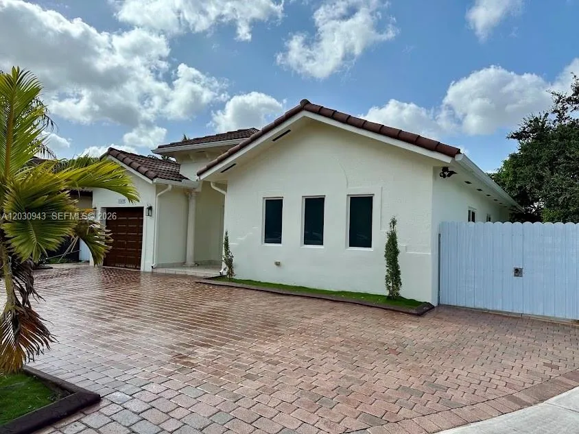 15490 SW 10th St Miami, FL 33194