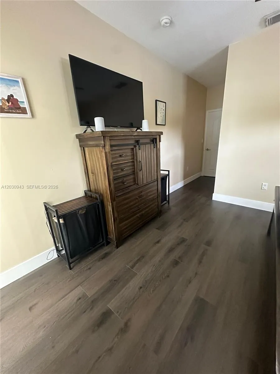 15490 SW 10th St Miami, FL 33194