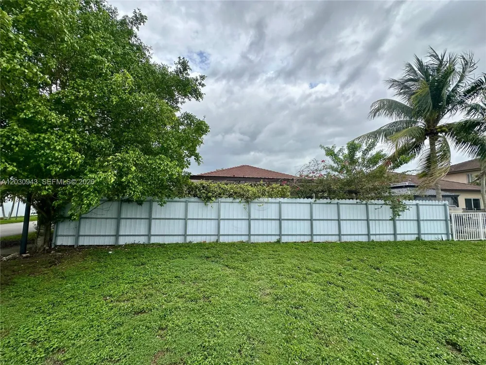 15490 SW 10th St Miami, FL 33194