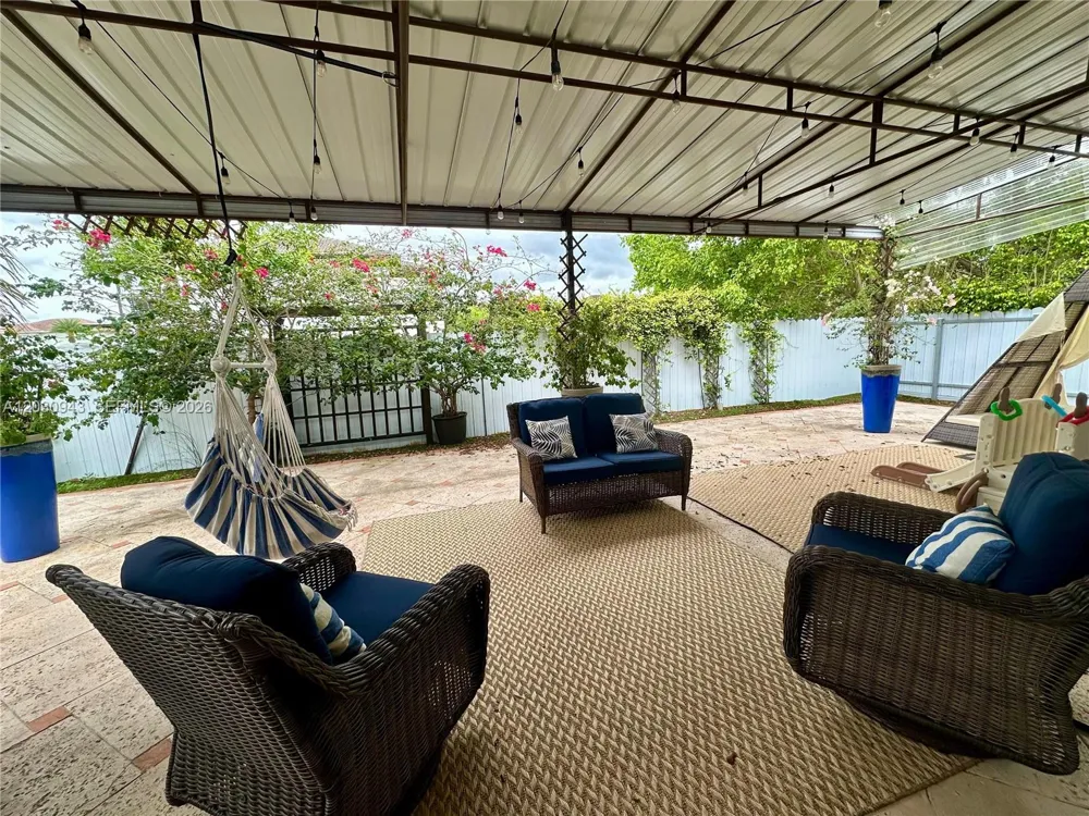 15490 SW 10th St Miami, FL 33194