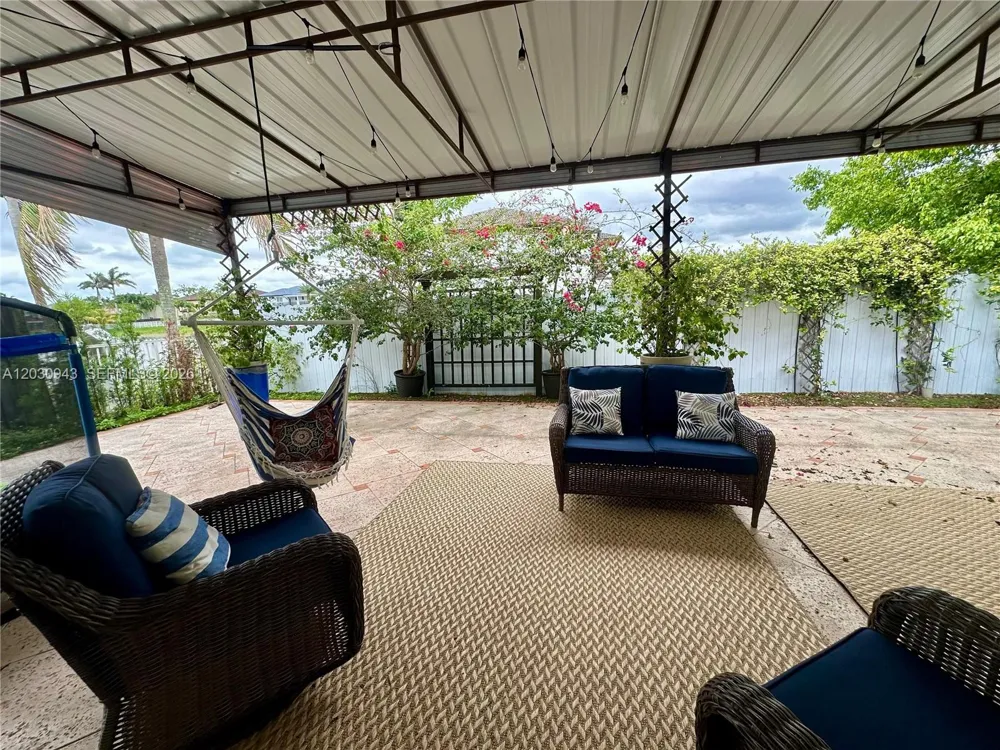 15490 SW 10th St Miami, FL 33194