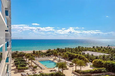 2301 Collins Ave #843