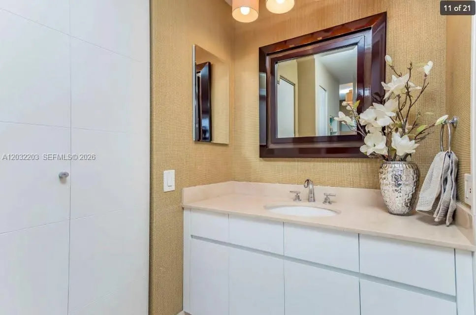 888 Brickell Key Dr #1004 Miami, FL 33131
