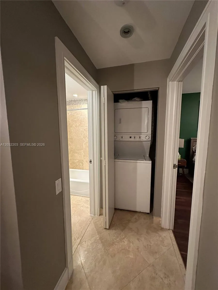 888 Brickell Key Dr #1004 Miami, FL 33131