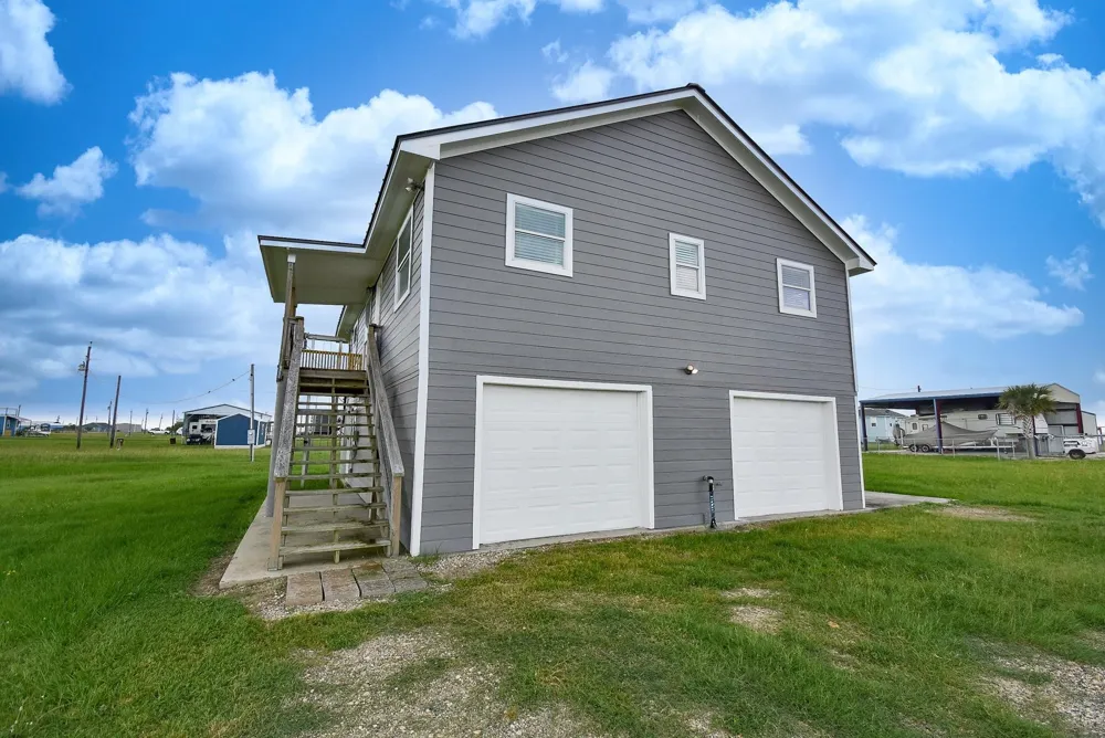 90 Bluefish Palacios, TX 77465