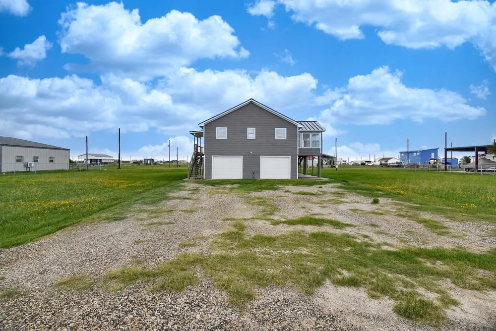 90 Bluefish Palacios, TX 77465