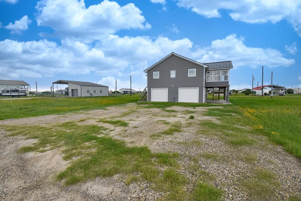 90 Bluefish Palacios, TX 77465