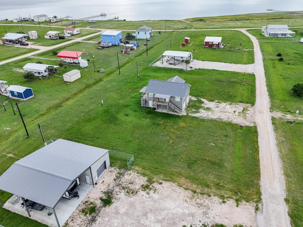 90 Bluefish Palacios, TX 77465