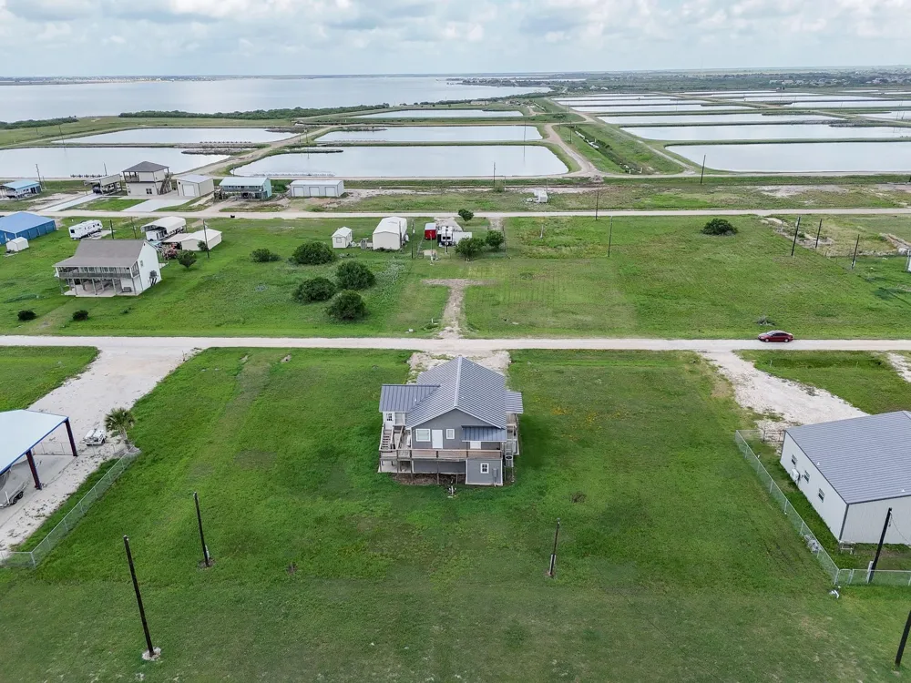 90 Bluefish Palacios, TX 77465