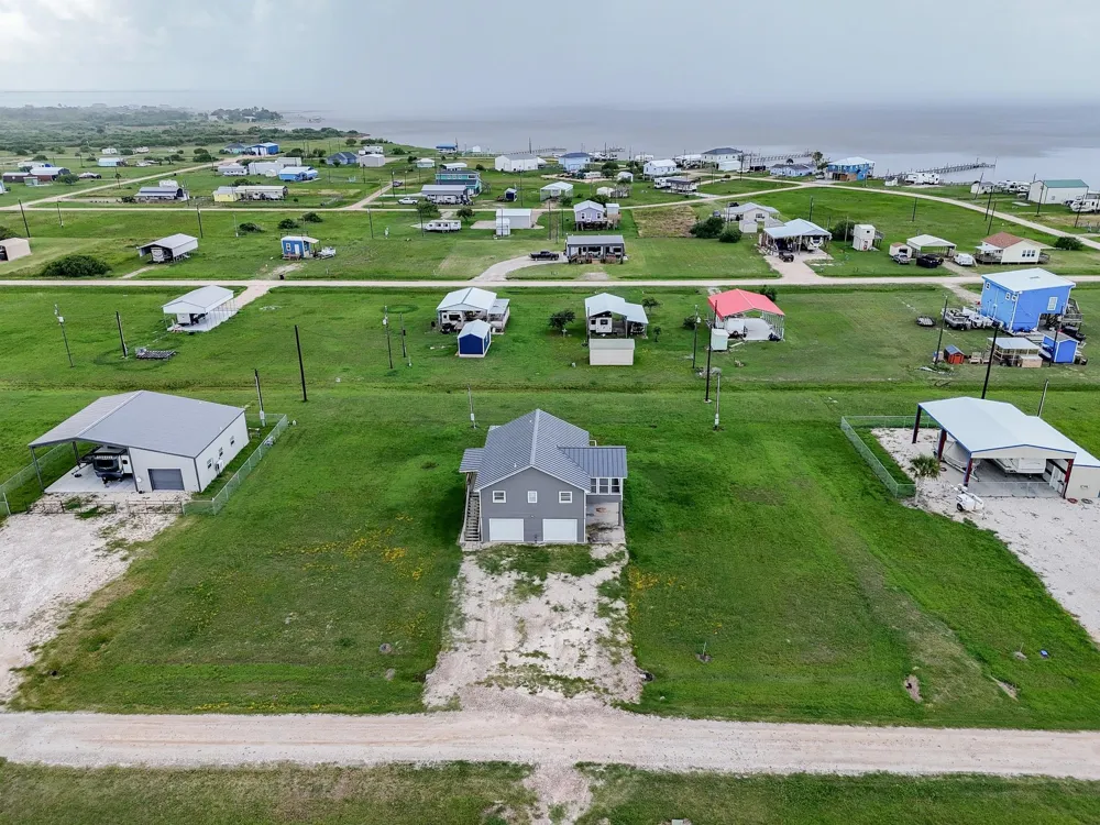 90 Bluefish Palacios, TX 77465