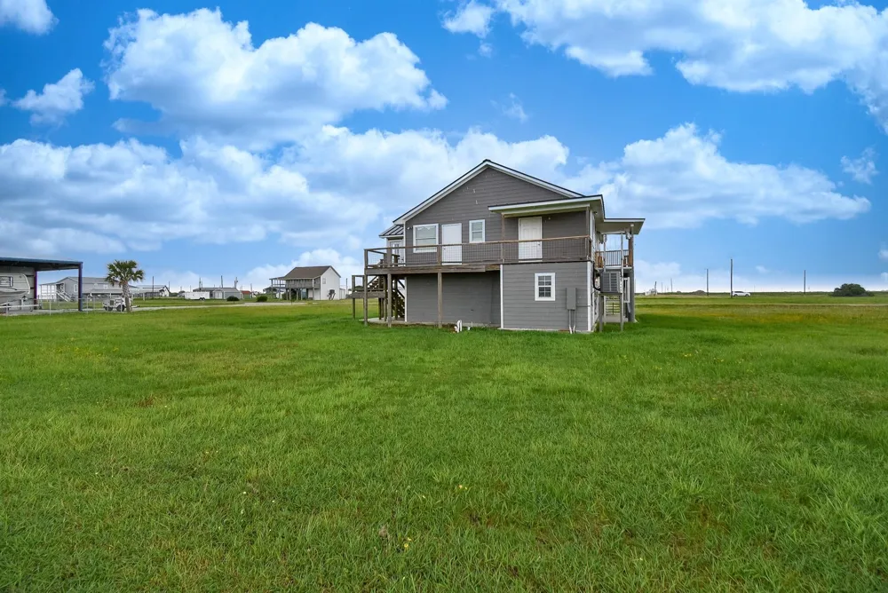 90 Bluefish Palacios, TX 77465