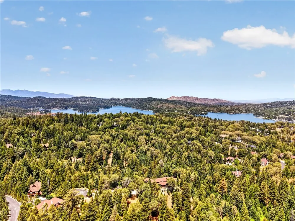 372 Redtail Hawk Lake Arrowhead, CA 92352