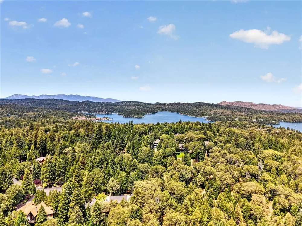372 Redtail Hawk Lake Arrowhead, CA 92352