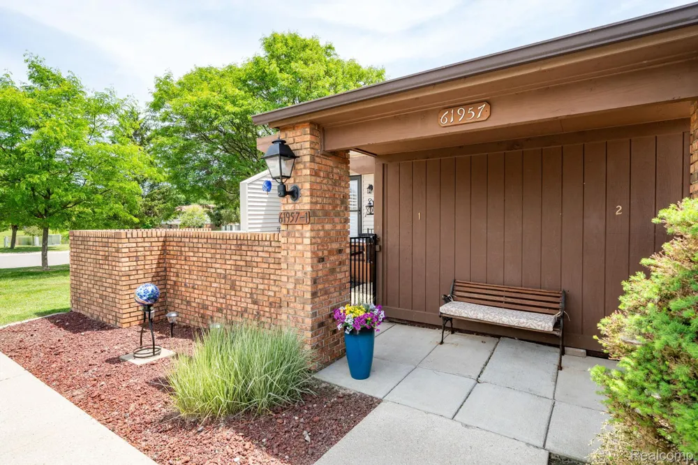 61957 Ticonderoga Drive #1 South Lyon City, MI 48178