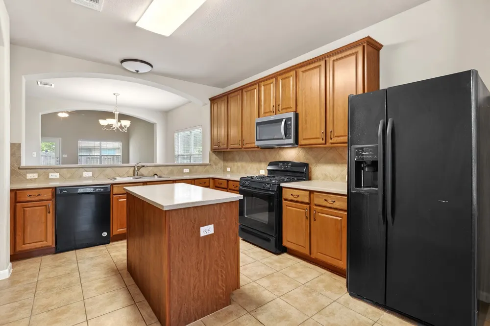 4489 Western Lake Drive Round Rock, TX 78665