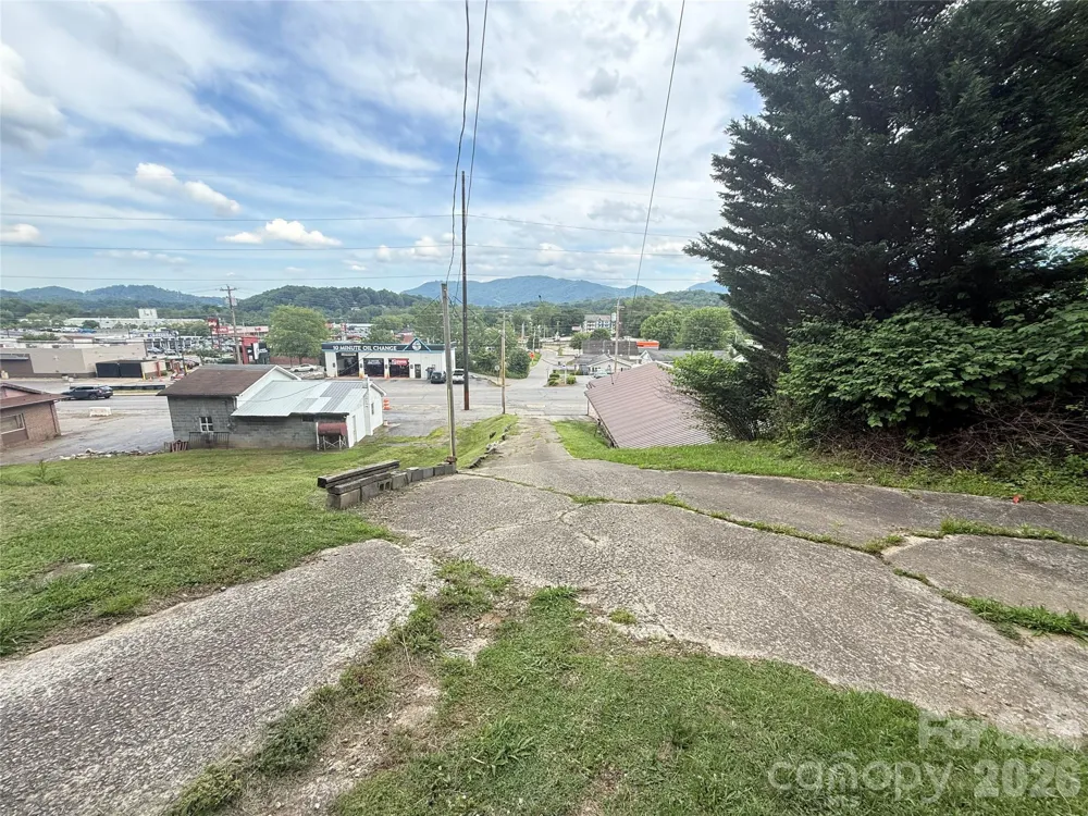 31 Paralee Lane Waynesville, NC 28786
