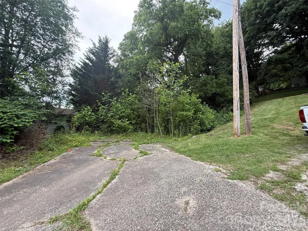 31 Paralee Lane Waynesville, NC 28786